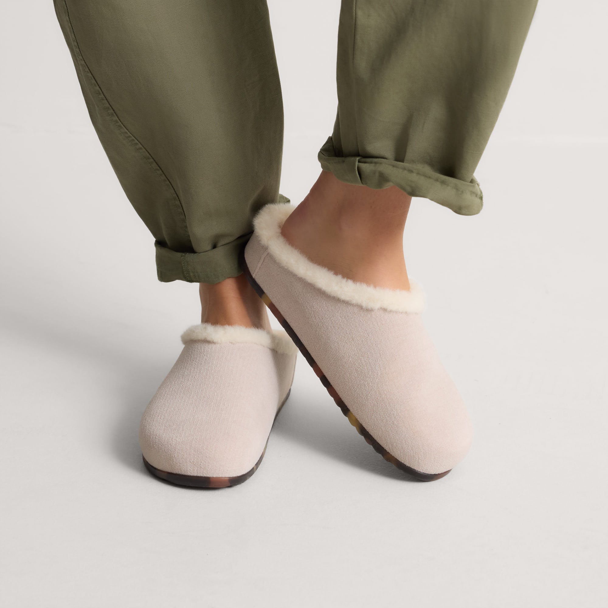 The Après Clog - ReVelvet™ Dove